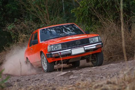 Fora Do Carro Da Estrada Na Trilha De Sujeira Imagem De Stock Imagem