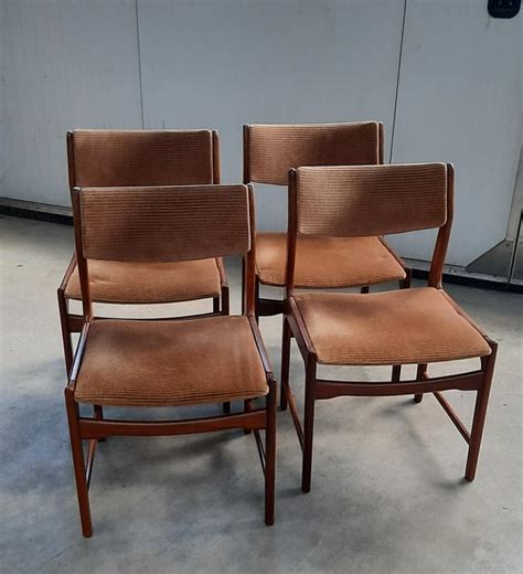 Vier Vintage Stoelen Bekleed Met Ribstof Catawiki