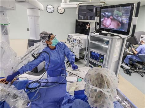 Tech Support Robot Assisted Surgery Flourishes At Area Hospitals The