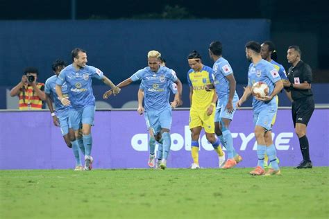 Isl Mumbai City Fc Come From Behind To Beat Kerala Blasters