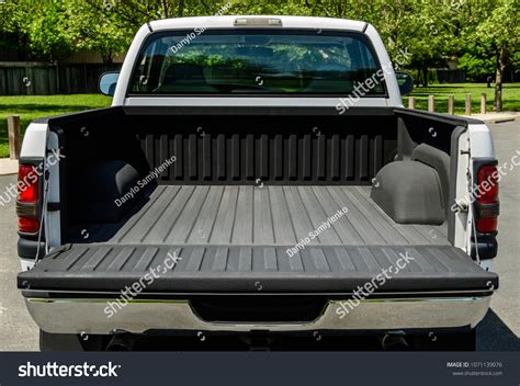 780 Pickup truck bed Images, Stock Photos & Vectors | Shutterstock