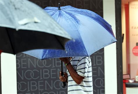 Le Nord L Est Et Sud Est De L Le En Vigilance Fortes Pluies Et Orages