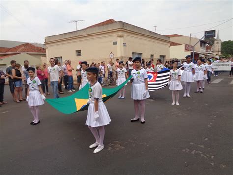 Escola Municipal De Ensino Fundamental Desfile 7 De Setembro “da