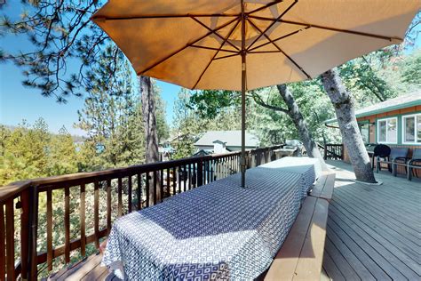 Bass Lake Lodge 7 Bd Bass Lake Ca Vacation Rental Vacasa