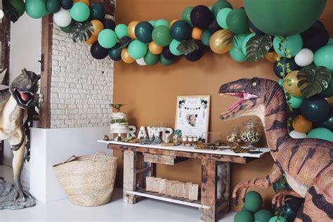 Anniversaire thème dinosaure Dinosaur Themed Birthday Party Dino Party