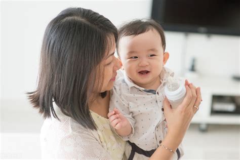 婴儿打嗝怎么办（新生儿总是打嗝怎么办） 幼儿百科 魔术铺