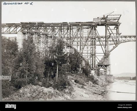 Puente Construcción del puente ferroviario sobre el río Ångerman en