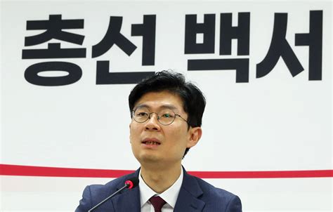 조정훈 ‘한동훈 저격 논란에 “당대표 출마 안 하겠다”