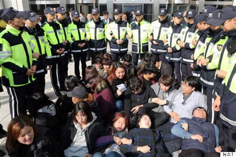 트럼프 방한 반대 국회 기습시위 벌인 대학생 25명이 체포되다