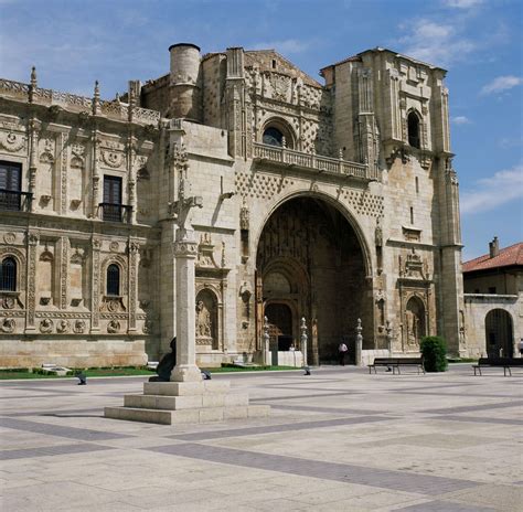 Parador of Leon, Leon : A historic area, monastery, monument Parador