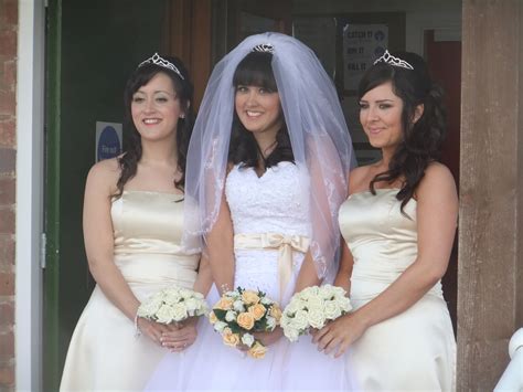 filebride  bridesmaidsjpg wikimedia commons