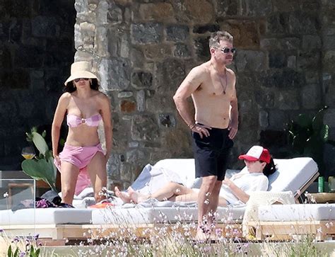 Matt Damon Shirtless With Bikini Clad Wife In Greece: Photos ...