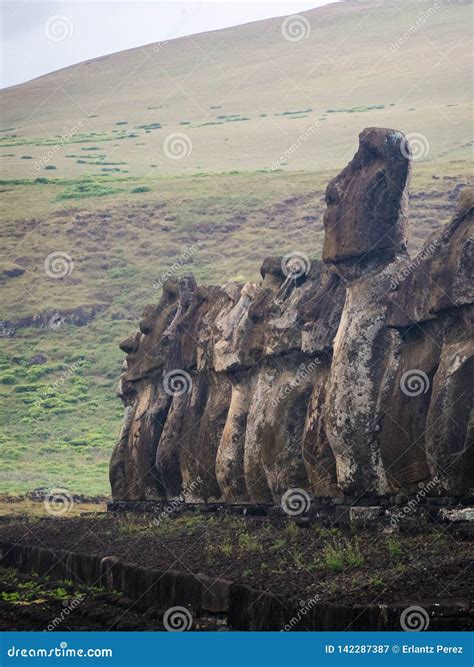 Ahu Tongariki En La Isla De Pascua Moais En El Nui Del Rapa Imagen De