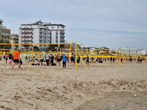 La Spiaggia Di Riccione Si Trasforma In Un Enorme Campo Da Beach Volley