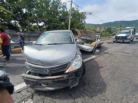 Aparatoso Choque Entre Dos Veh Culos En El Bulevar Vicente Guerrero