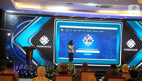 FOTO Menteri Ida Fauziyah Luncurkan Satu Data Ketenagakerjaan Foto