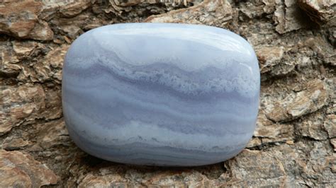 Chal0212 Seifenstein Chalcedon blau gebändert AA 4 cm Wandelbars