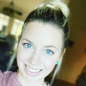 10 Hot Sexy Maggie Clayton Bikini Pics