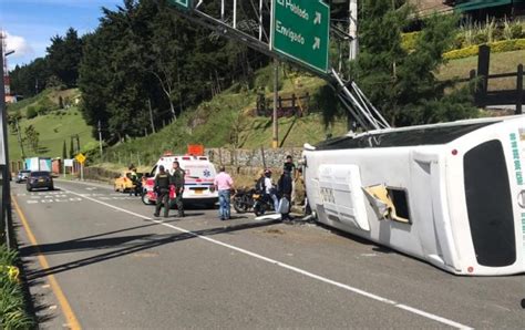 Cinco Heridos Tras Volcamiento De Un Bus En Las Palmas