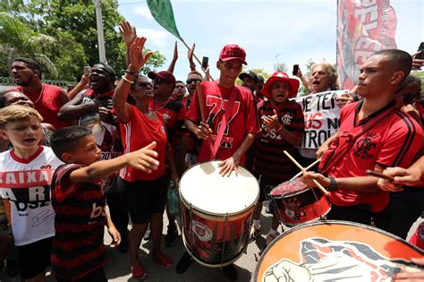 Flamengo Embarca Para O Mundial Aerofla Esvaziado Sob Forte