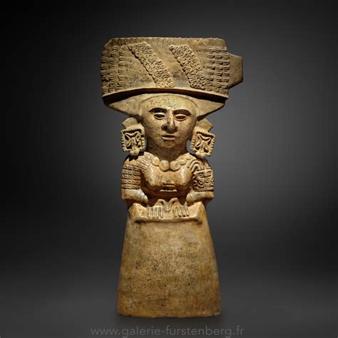 MAYAN STANDING PRIESTESS - Precolombien