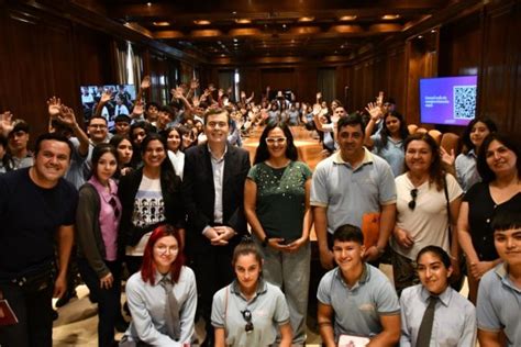 El Gobernador Recibi A Alumnos Del Colegio Centenario De La Capital