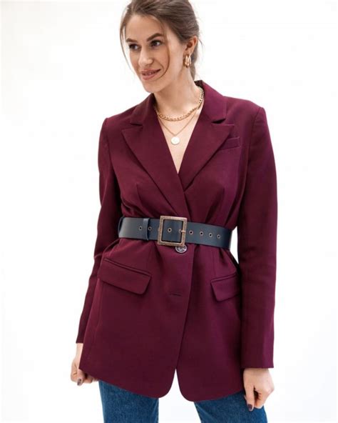 Модные женские ремни весна-лето 2024: стильные фото новинок!