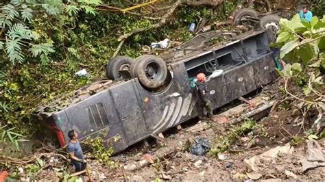 Bus Pariwisata Masuk Jurang Di Tasikmalaya Pasangan Suami Istri Dan