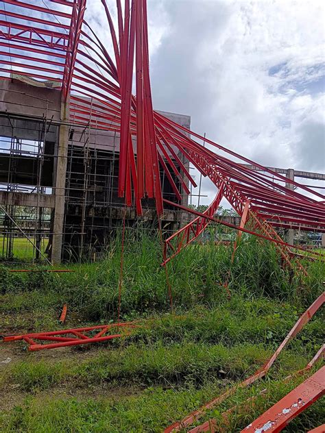 3 Sugatan Sa Bumagsak Na Ginagawang School Convention Center Sa Lopez