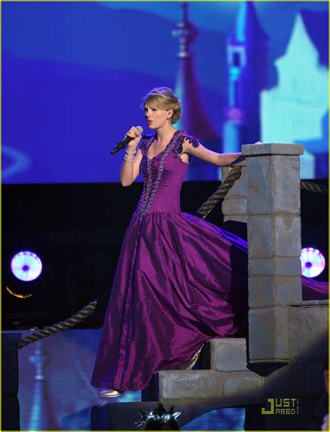 Taylor Swift - CMA Awards 2008: Photo 1543521 | Taylor Swift Pictures ...