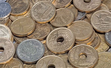 Como cambiar tu moneda de 25 pesetas con agujero por 100 euros así de fácil