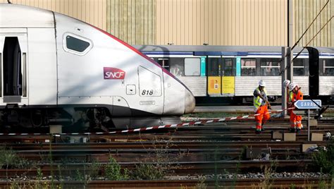 Un Rail Fissuré Pourrait être à Lorigine Du Déraillement Dun Tgv à