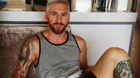 442 El Nuevo Look De Lionel Messi Teñido De Rubio