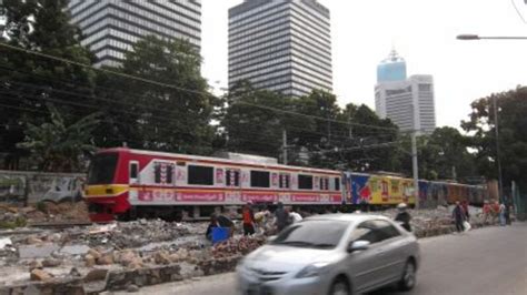 Malam Tahun Baru Krl Beroperasi Hingga Pukul