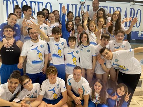 20 Medaglie Per Il Nuoto Pinnato Al Trofeo Luigi Ferraro E Secondo