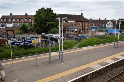 Motspur Park platform - Crossrail 2