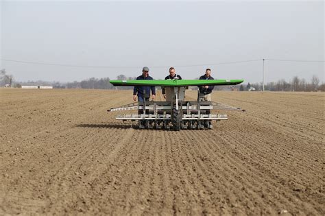 Pierwszy robot Farmdroid FD20 wkroczył na polskie pola Jakie ma