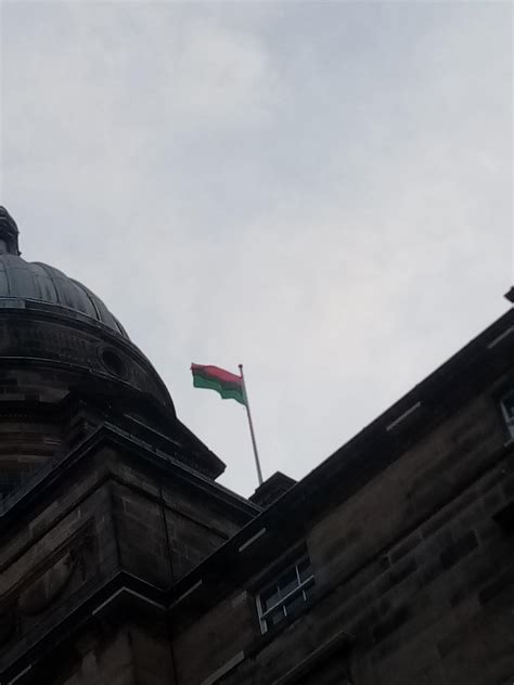 Flag seen in Edinburgh : r/vexillology