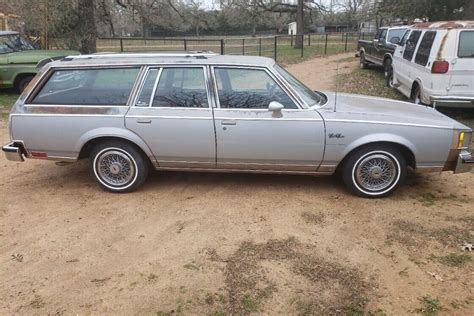 1981 Oldsmobile Cutlass Cruiser Station Wagon 2 Barn Finds