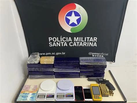 Traficante Tenta Subornar Policiais Ao Ser Pego Drogas