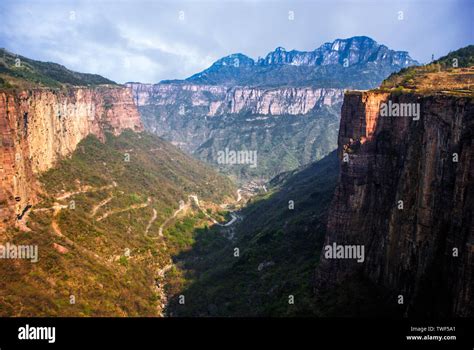 Taihang Mountain Grand Canyon Wall Road Stock Photo Alamy