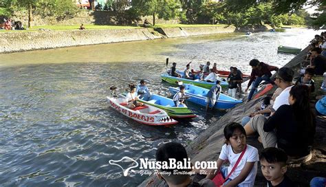 NUSABALI Asyik Menyusuri Tukad Taman Pancing Pakai Jukung