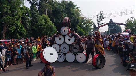 ATRAKSI DRUMBAND SUPM BATANG DI JALAN VETERAN BATANG YouTube