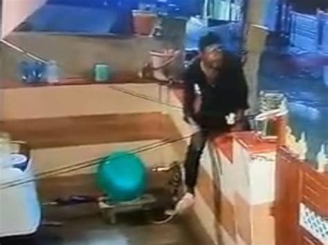 Thief Entered By Jumping The Wall At 1 Am Goods Worth Rs 25 Lakh