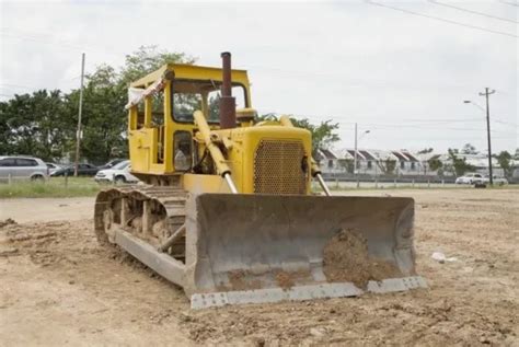 Pengertian Bulldozer Meliputi Kegunaan Bagian Bagiannya Jenis Dan