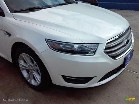 White Platinum Metallic Ford Taurus Sel Photo