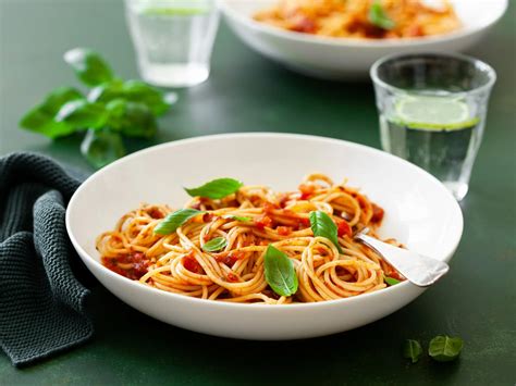 Tani i szybki obiad dla rodziny za mniej niż 15 zł. Wystarczą 2