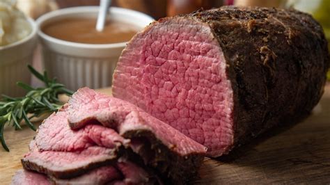 The Two Roast Beef Cuts You Definitely Shouldn't Use Interchangeably