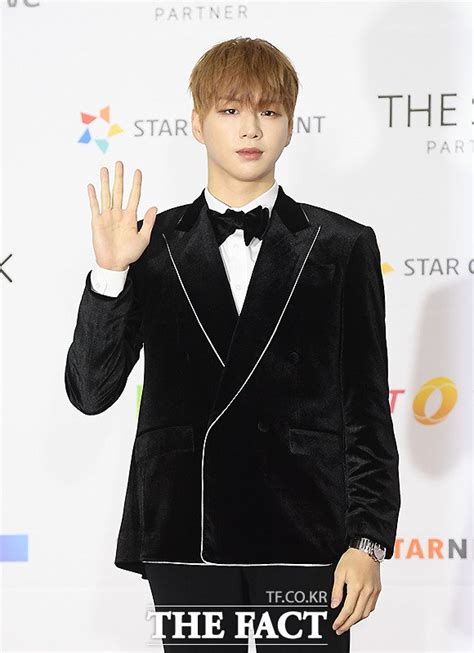 강다니엘 슈트 패션 속 깜찍 멍뭉미 Tf사진관 네이트 연예