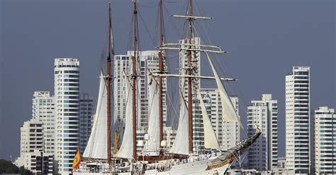 Armada El Juan Sebasti N De Elcano Cruza El Canal De Panam Y Atraca